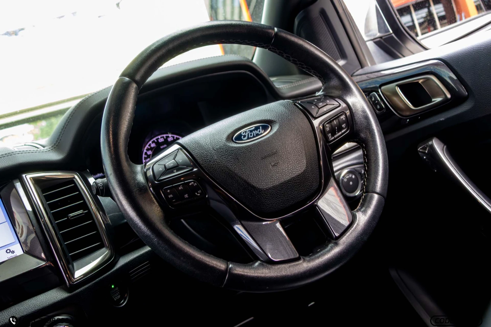 Ford EVEREST 2.0 TURBO TITANIUM (MY18) - ภาพย่อที่ 18