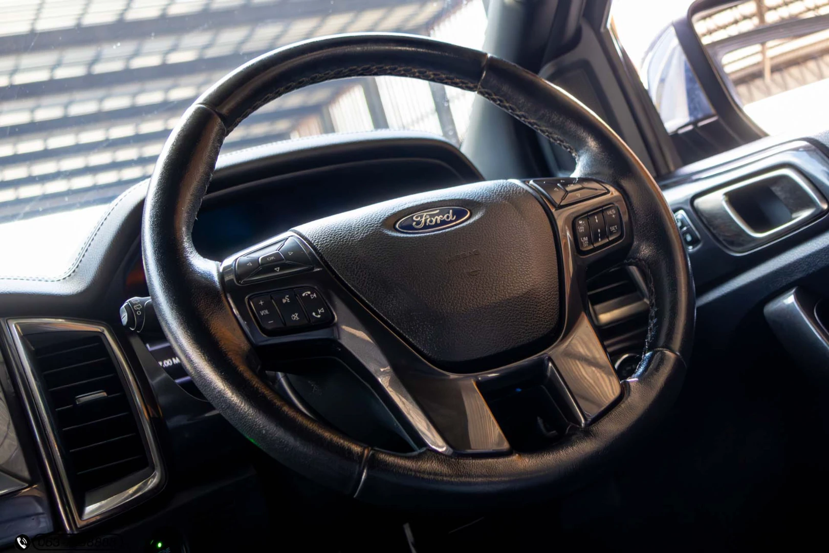 Ford EVEREST 2.0 BI-TURBO TITANIUM+ 4WD (MY18) - ภาพย่อที่ 15