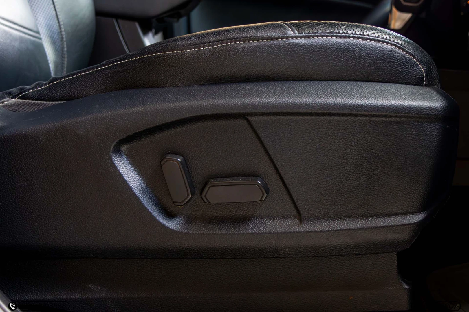 Ford EVEREST 2.0 BI-TURBO TITANIUM+ 4WD (MY18) - ภาพย่อที่ 19