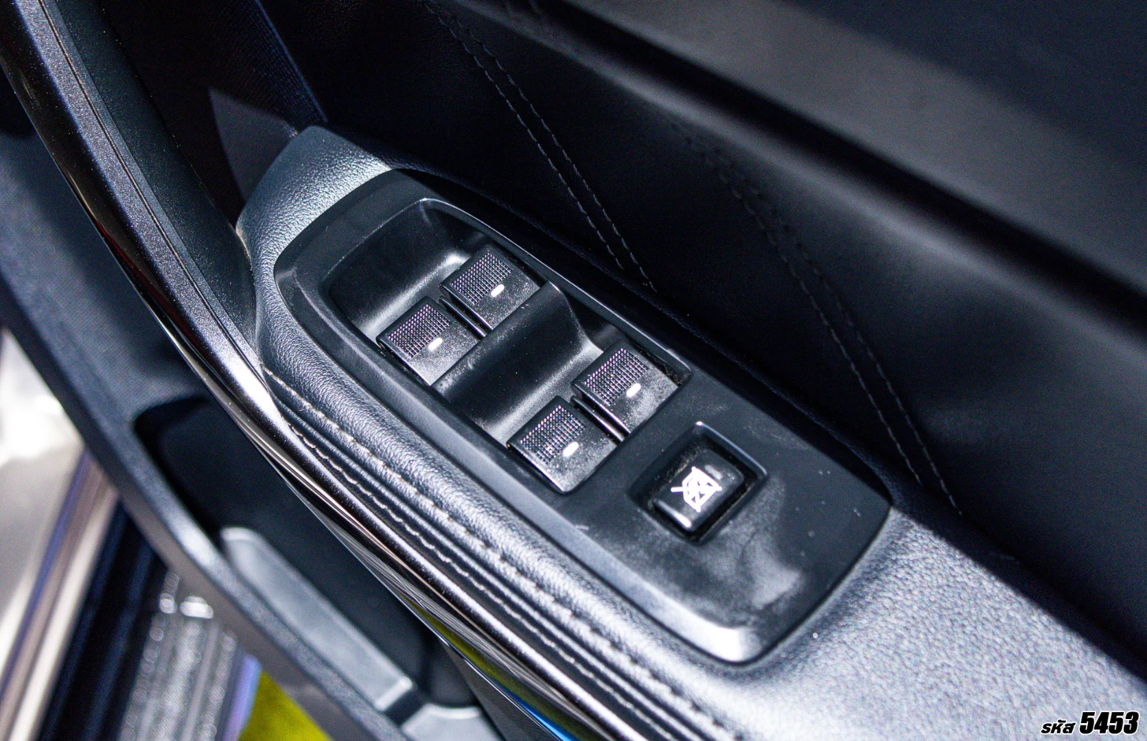 Ford EVEREST 2.0 BI-TURBO TITANIUM+ 4WD (MY18) - ภาพย่อที่ 24