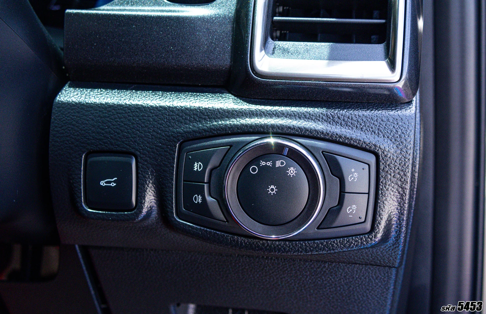 Ford EVEREST 2.0 BI-TURBO TITANIUM+ 4WD (MY18) - ภาพย่อที่ 25