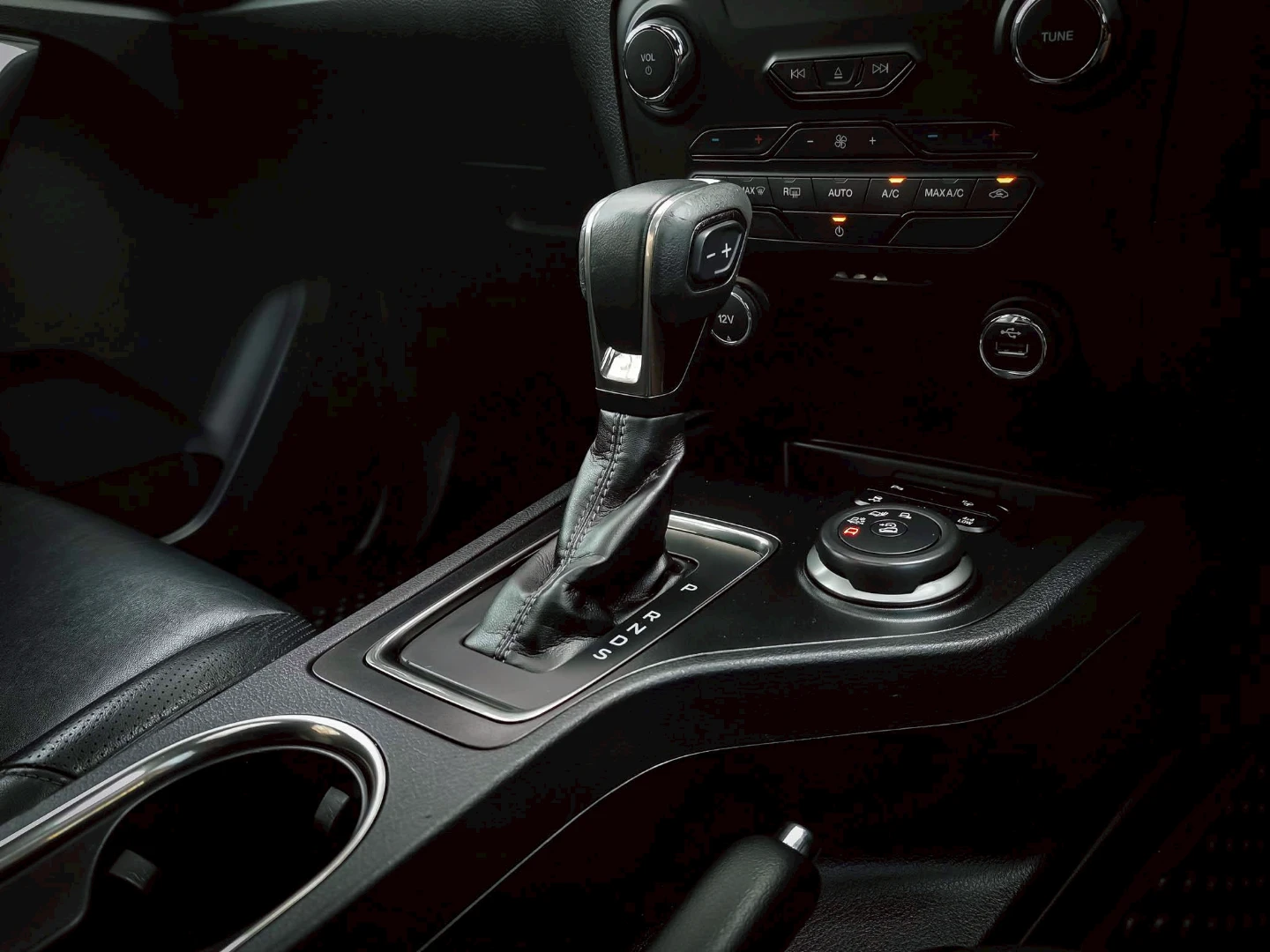 Ford EVEREST 2.0 BI-TURBO TITANIUM+ 4WD (MY18) - ภาพย่อที่ 8