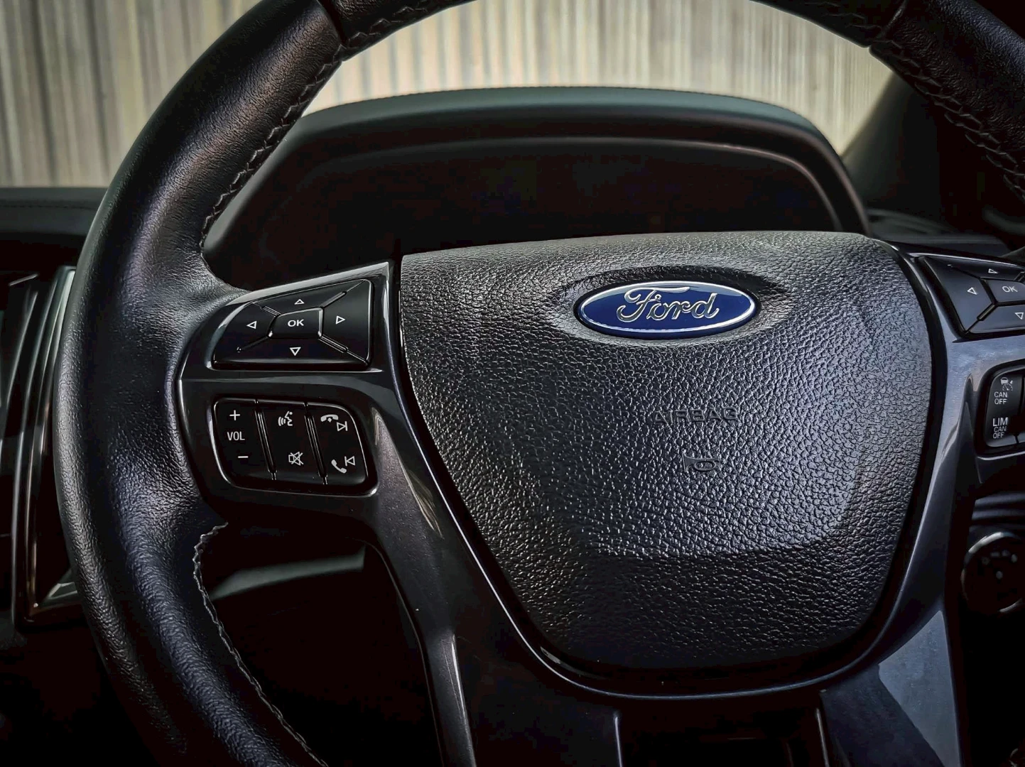 Ford EVEREST 2.0 BI-TURBO TITANIUM+ 4WD (MY18) - ภาพย่อที่ 9