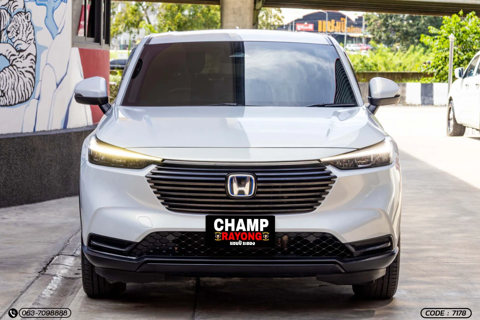 Car image (prefetched)