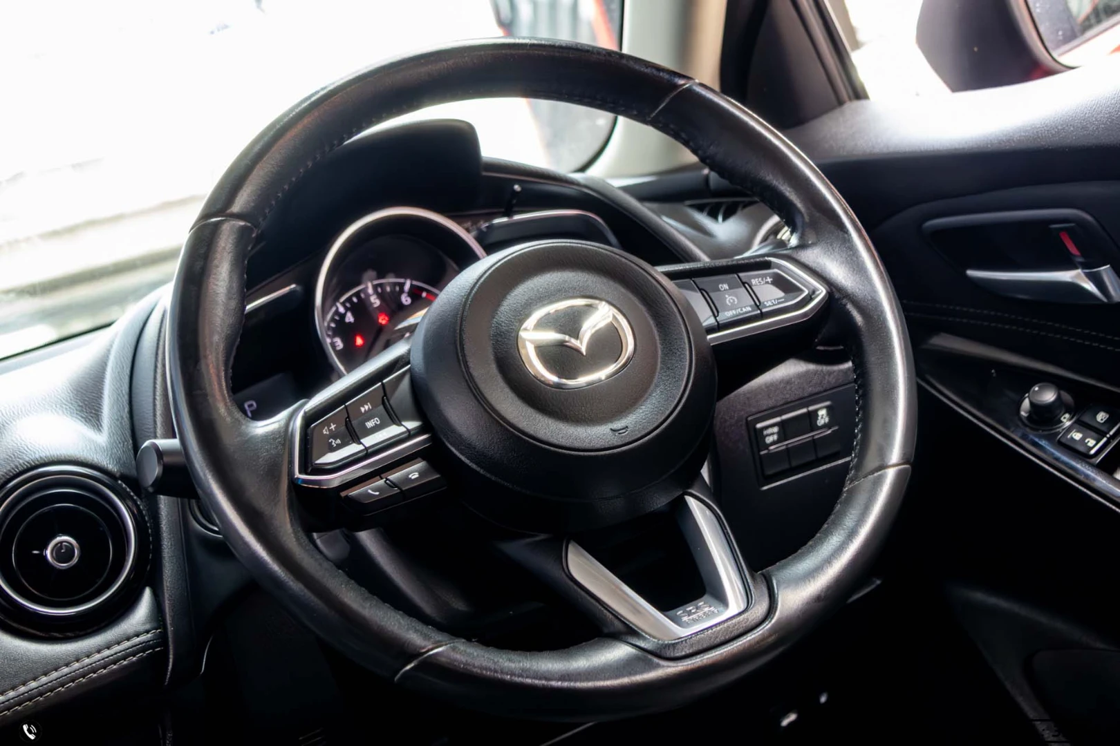 Mazda 2 2.0 SPORT (CKD) 1.3 SKYACTIV HIGH CONNECT (MY17) (MNC) - ภาพย่อที่ 16