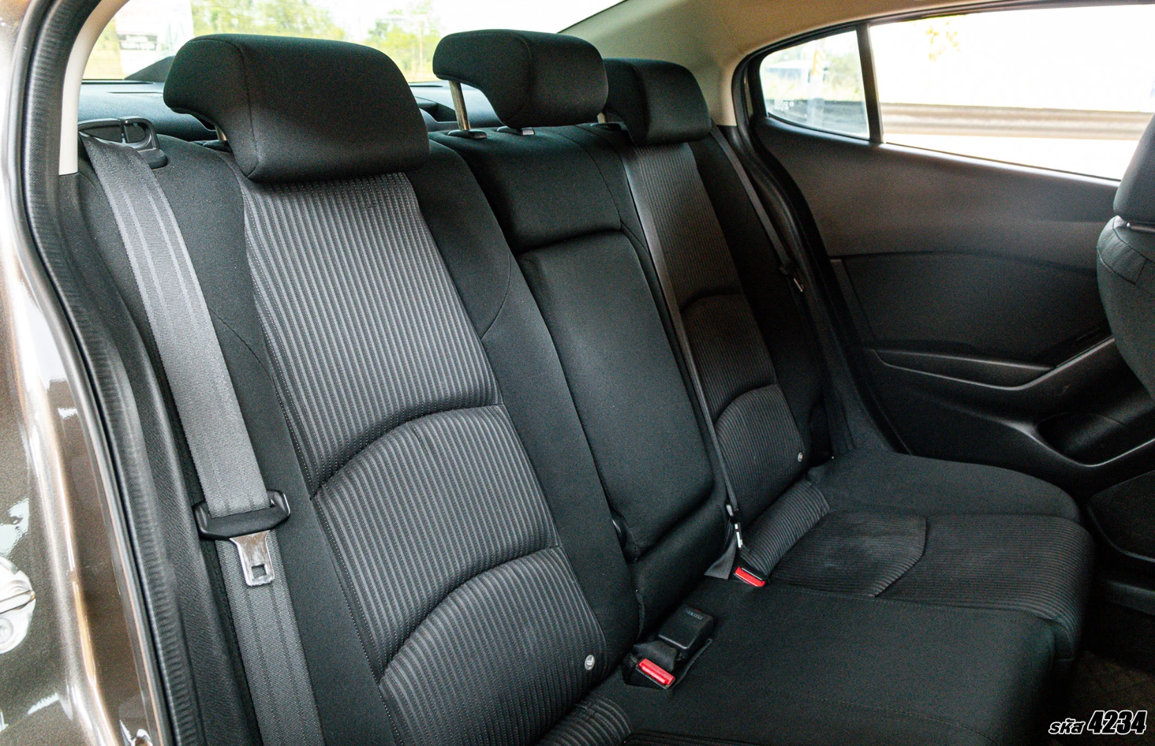 Mazda 3 2.0 C - ภาพย่อที่ 13