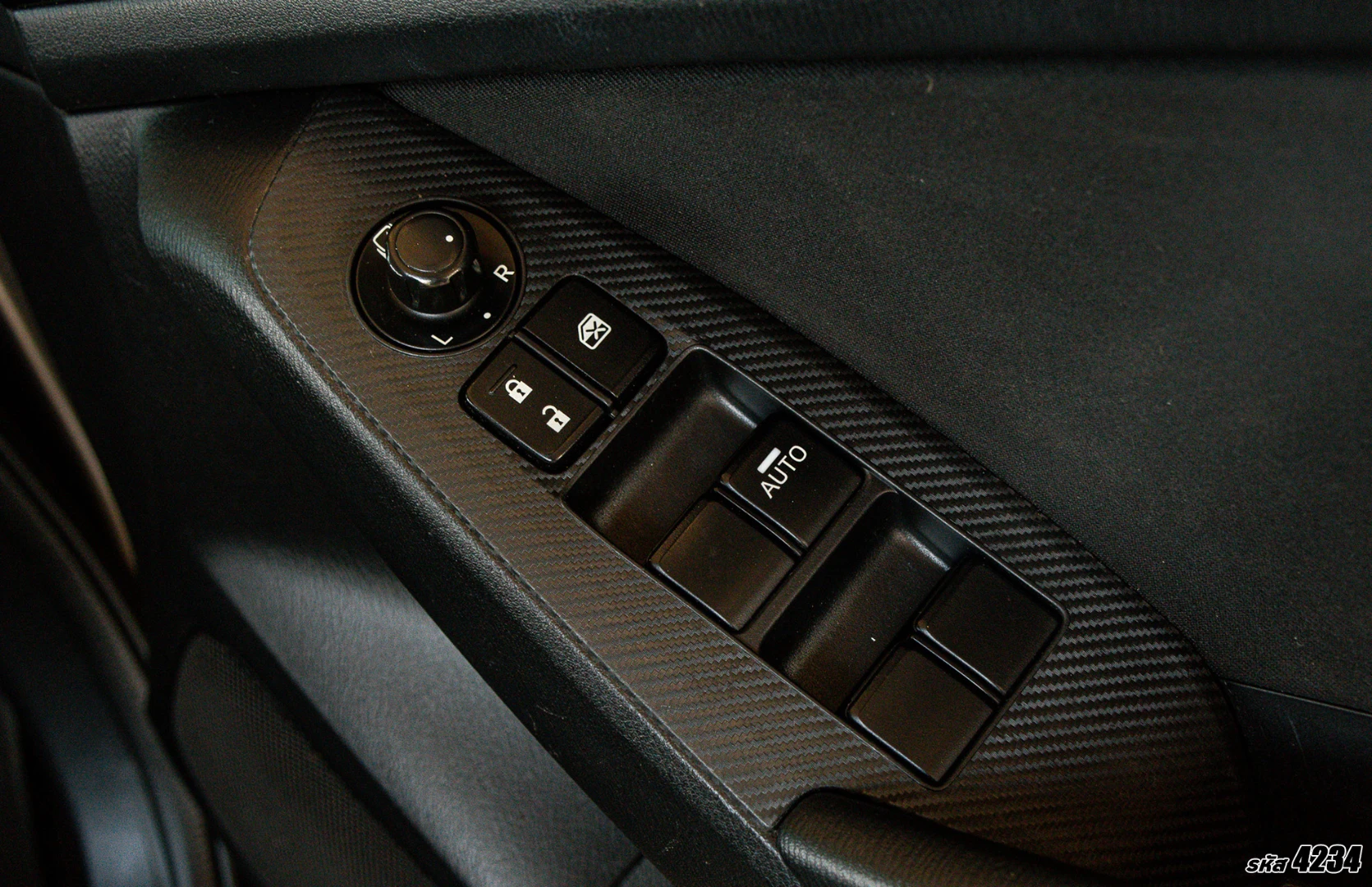 Mazda 3 2.0 C - ภาพย่อที่ 19