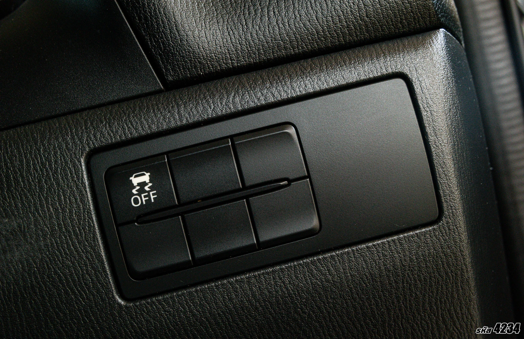 Mazda 3 2.0 C - ภาพย่อที่ 20