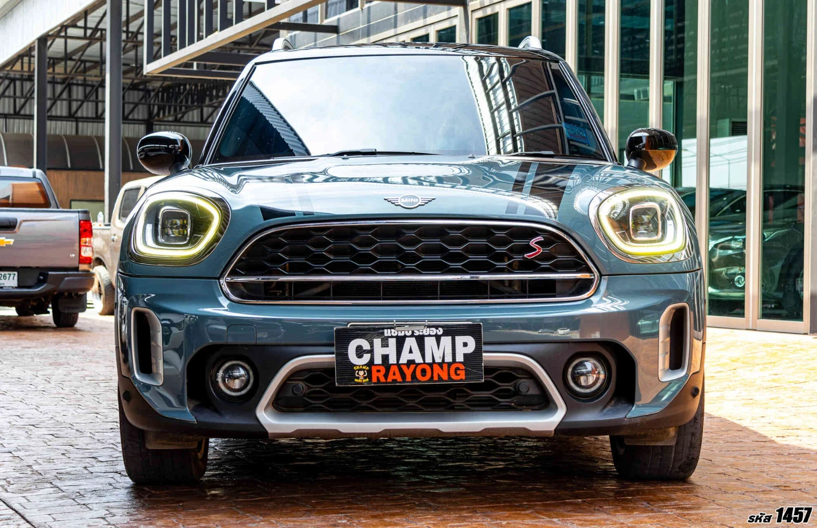 Car image (prefetched)