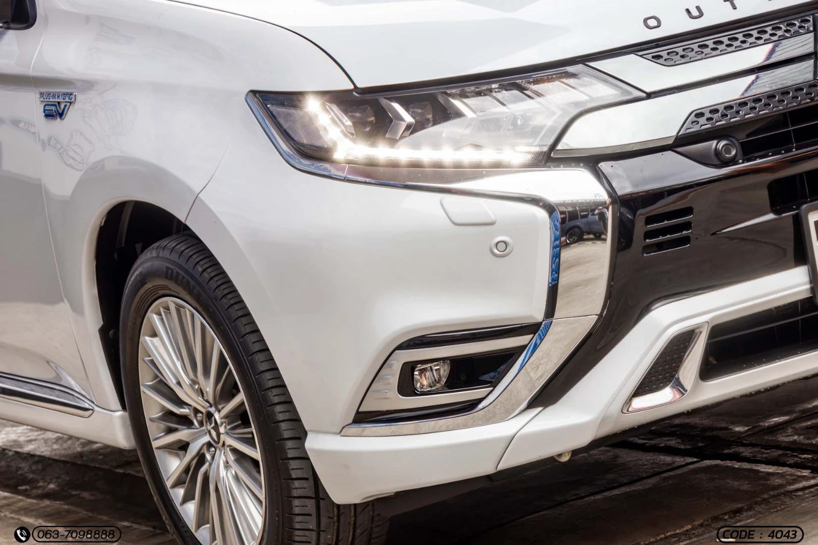 Mitsubishi OUTLANDER 2.4 PHEV GT PREMIUM - ภาพย่อที่ 4