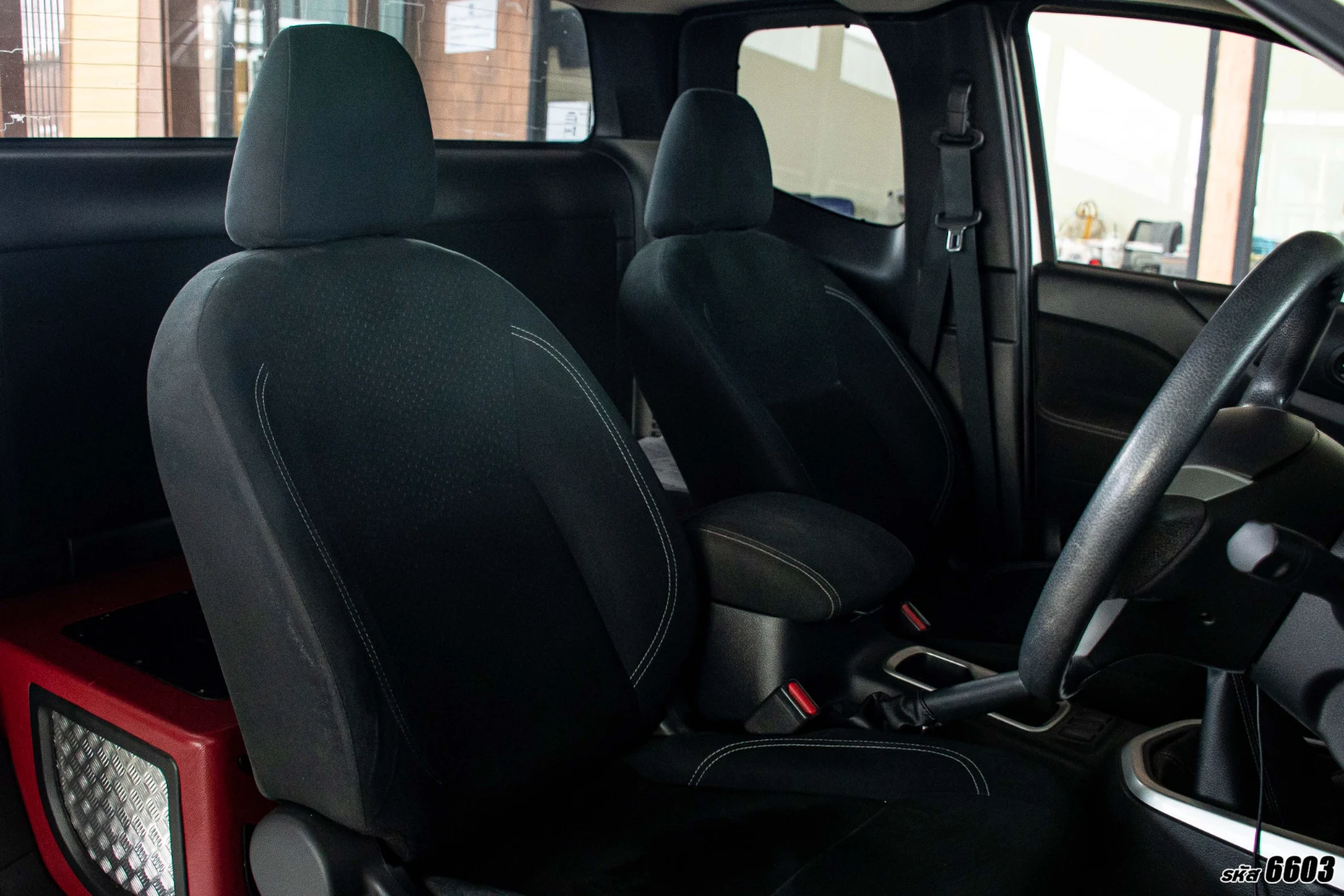 Nissan NP300 NAVARA KING CAB 2.5 E CALIBRE BLACK EDITION - ภาพย่อที่ 10