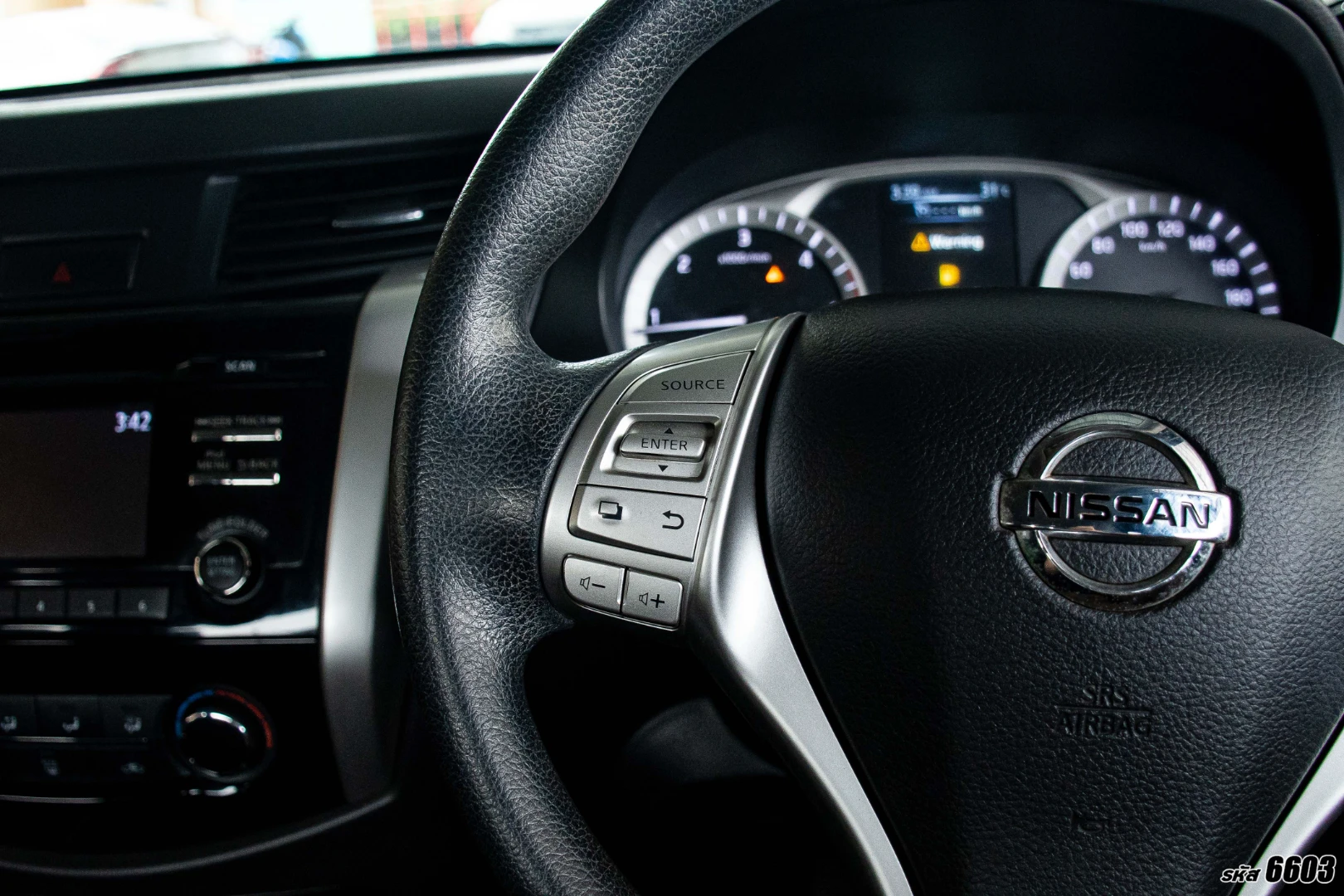 Nissan NP300 NAVARA KING CAB 2.5 E CALIBRE BLACK EDITION - ภาพย่อที่ 13