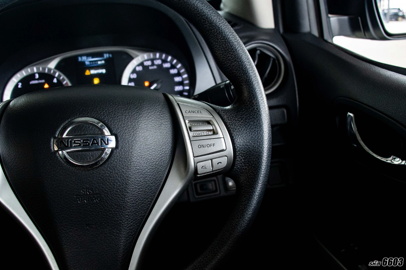 Nissan NP300 NAVARA KING CAB 2.5 E CALIBRE BLACK EDITION - ภาพย่อที่ 14