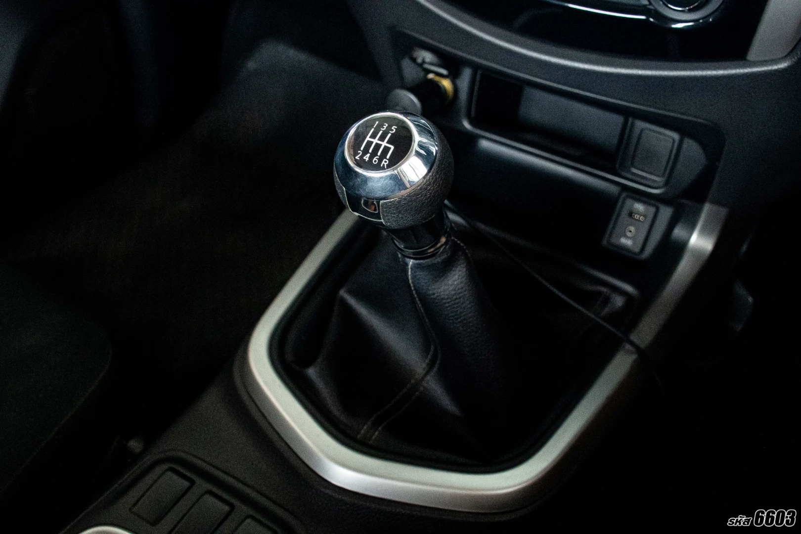 Nissan NP300 NAVARA KING CAB 2.5 E CALIBRE BLACK EDITION - ภาพย่อที่ 17