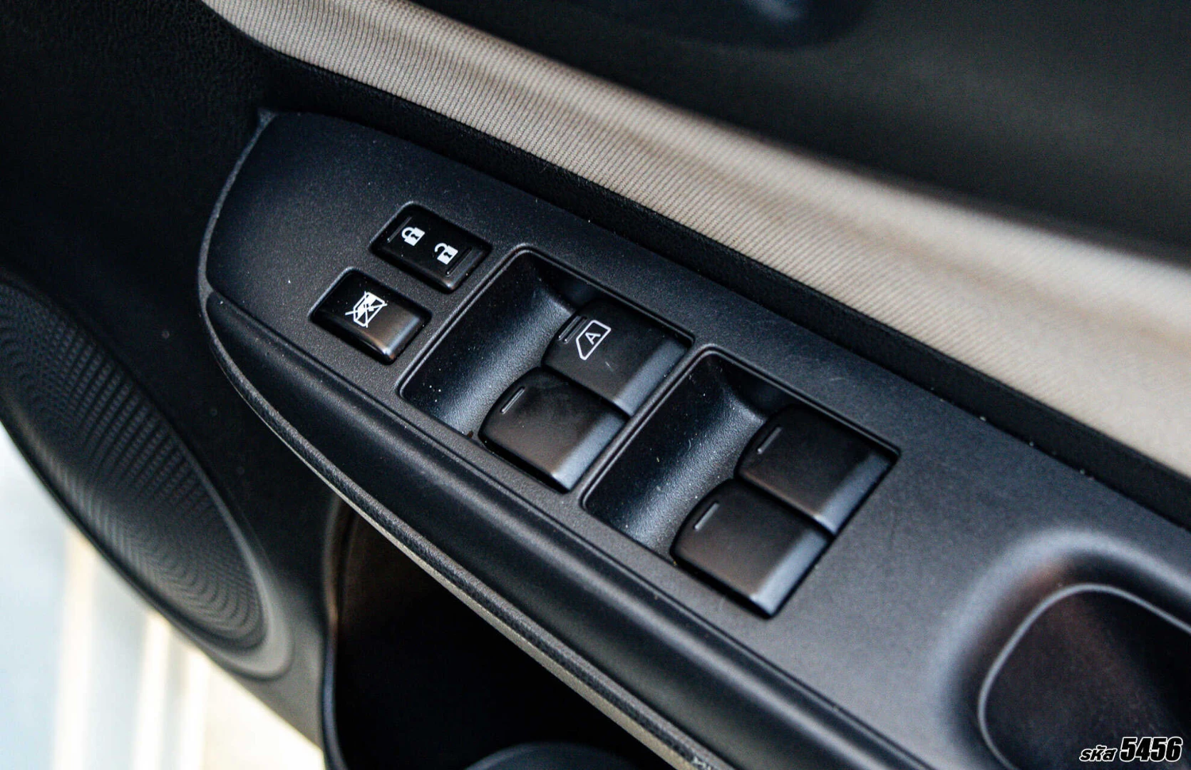 Nissan NOTE 1.2 V (MNC) - ภาพย่อที่ 19