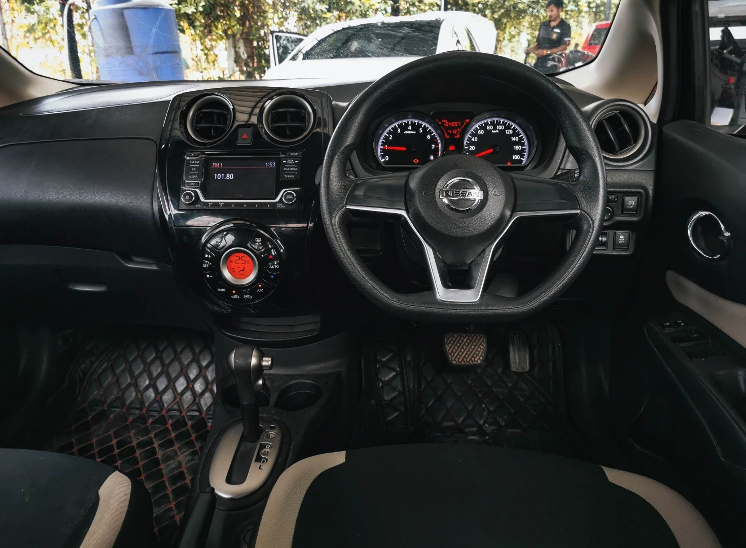 Nissan NOTE 1.2 V - ภาพย่อที่ 8