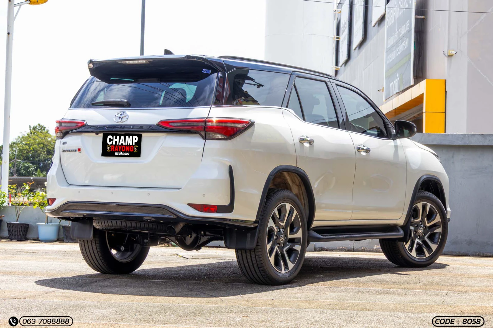 Toyota FORTUNER 2.8 LEGENDER BLACK TOP (MY20) - ภาพย่อที่ 7