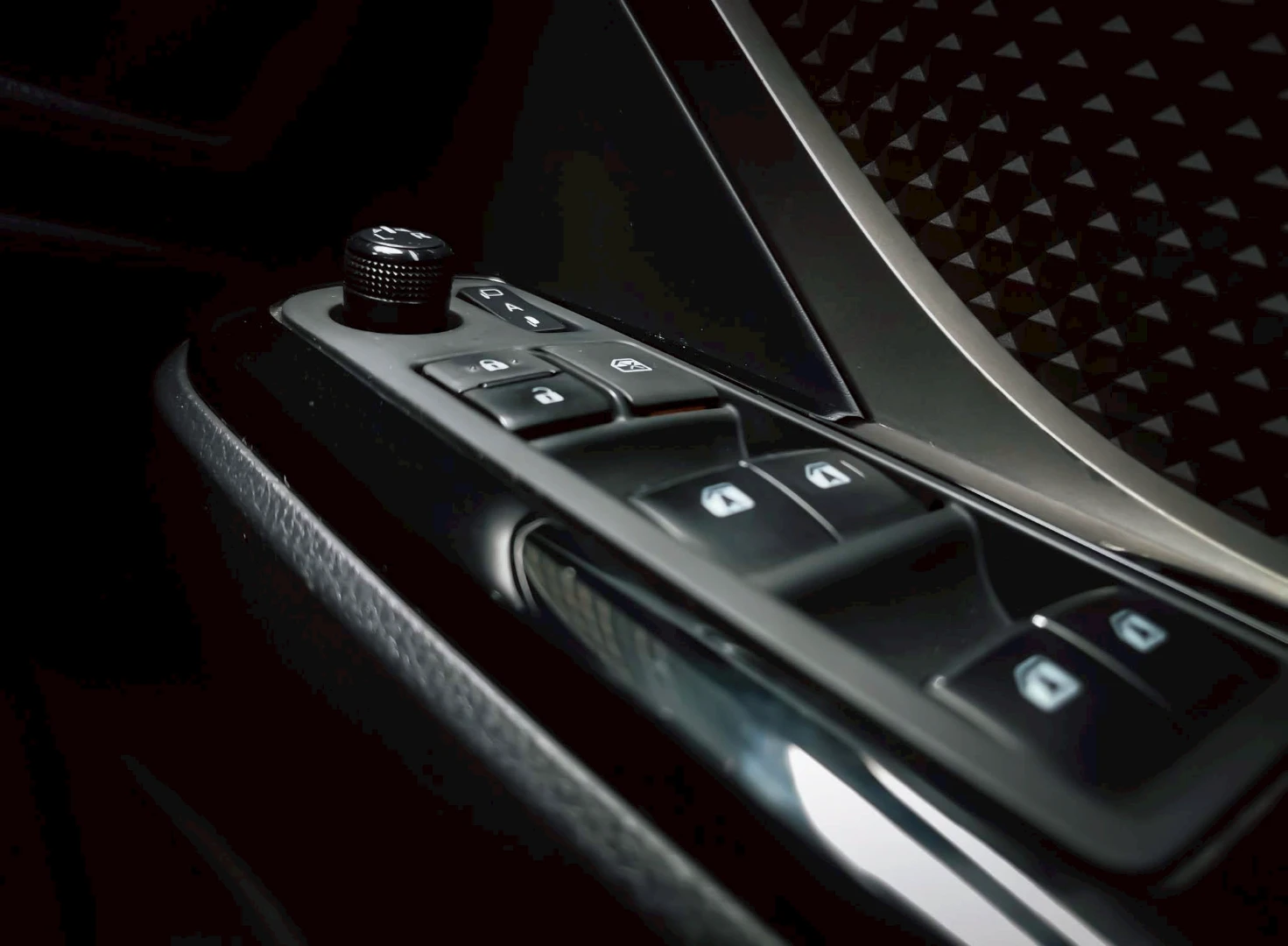 Toyota C-HR 1.8 HYBRID MID - ภาพย่อที่ 12