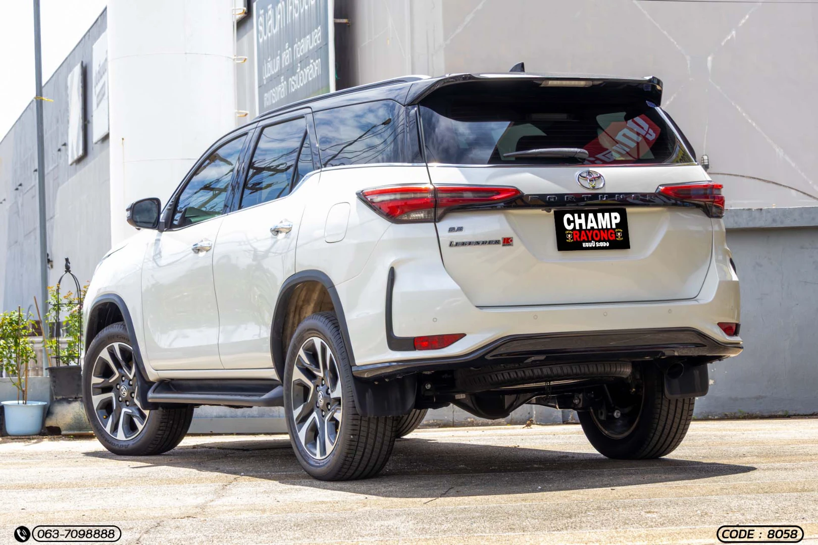 Toyota FORTUNER 2.8 LEGENDER BLACK TOP (MY20) - ภาพย่อที่ 9