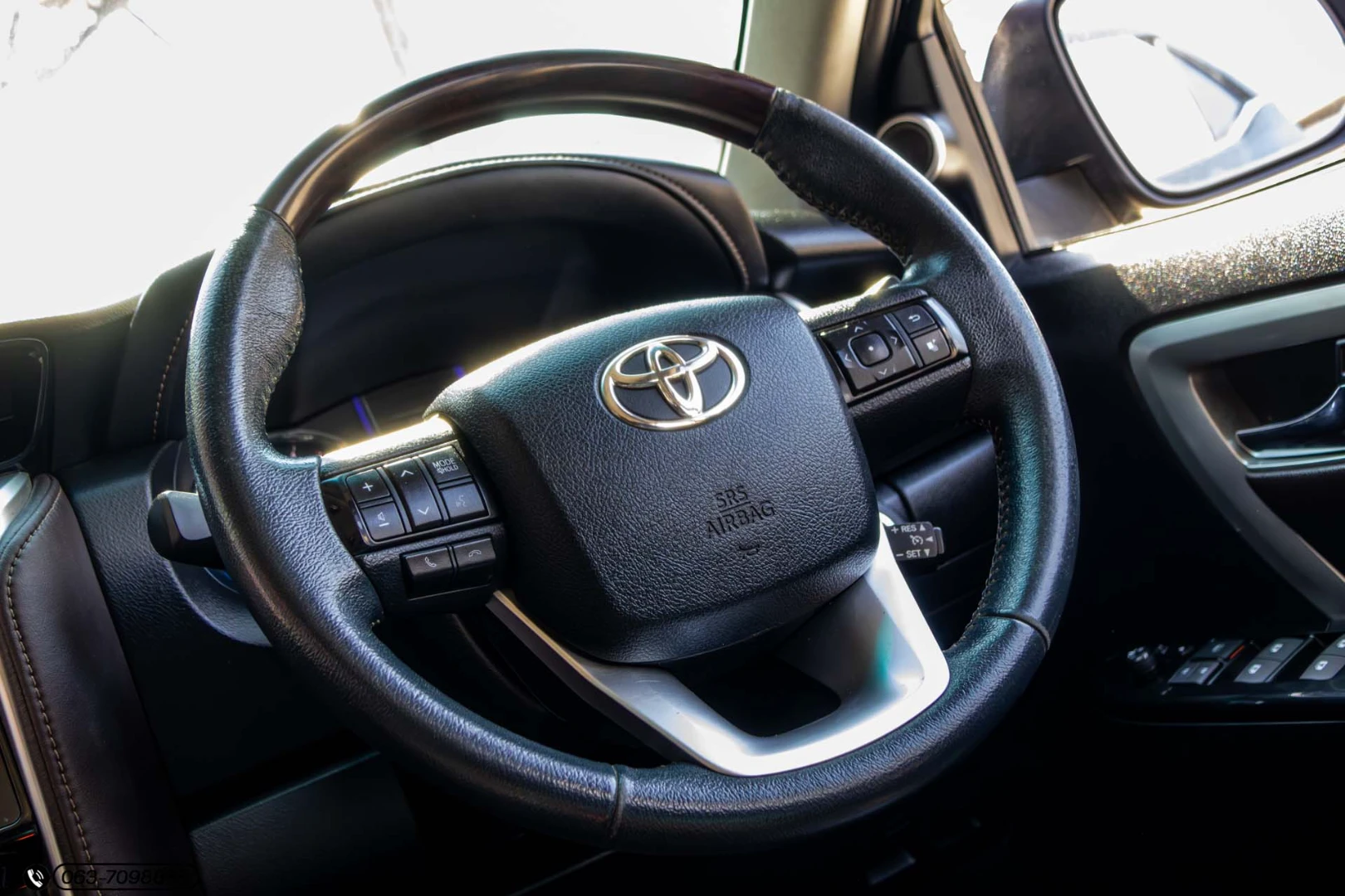 Toyota FORTUNER 2.8 V (MY15) - ภาพย่อที่ 18