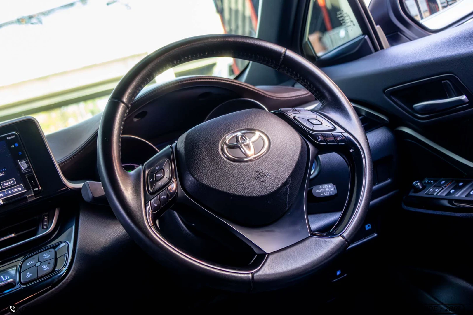 Toyota C-HR 1.8 HYBRID PREMIUM SAFETY - ภาพย่อที่ 18