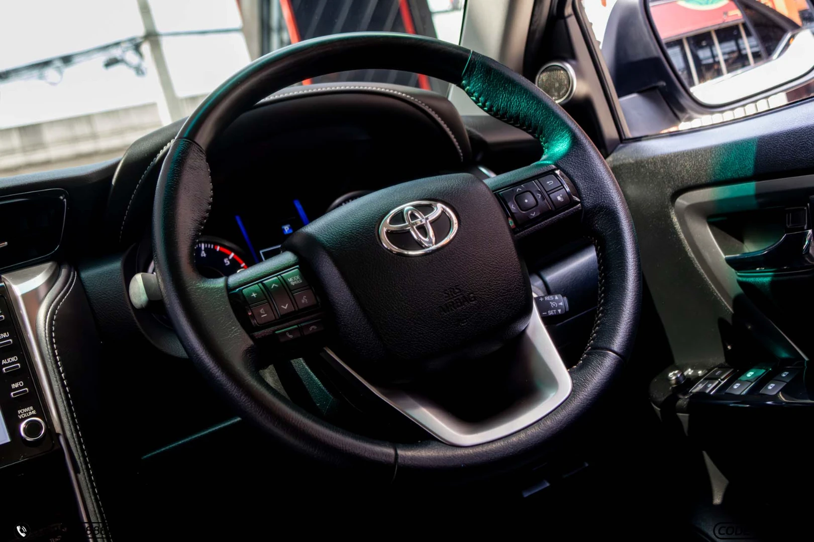 Toyota FORTUNER 2.4 LEADER V (MY22) - ภาพย่อที่ 19