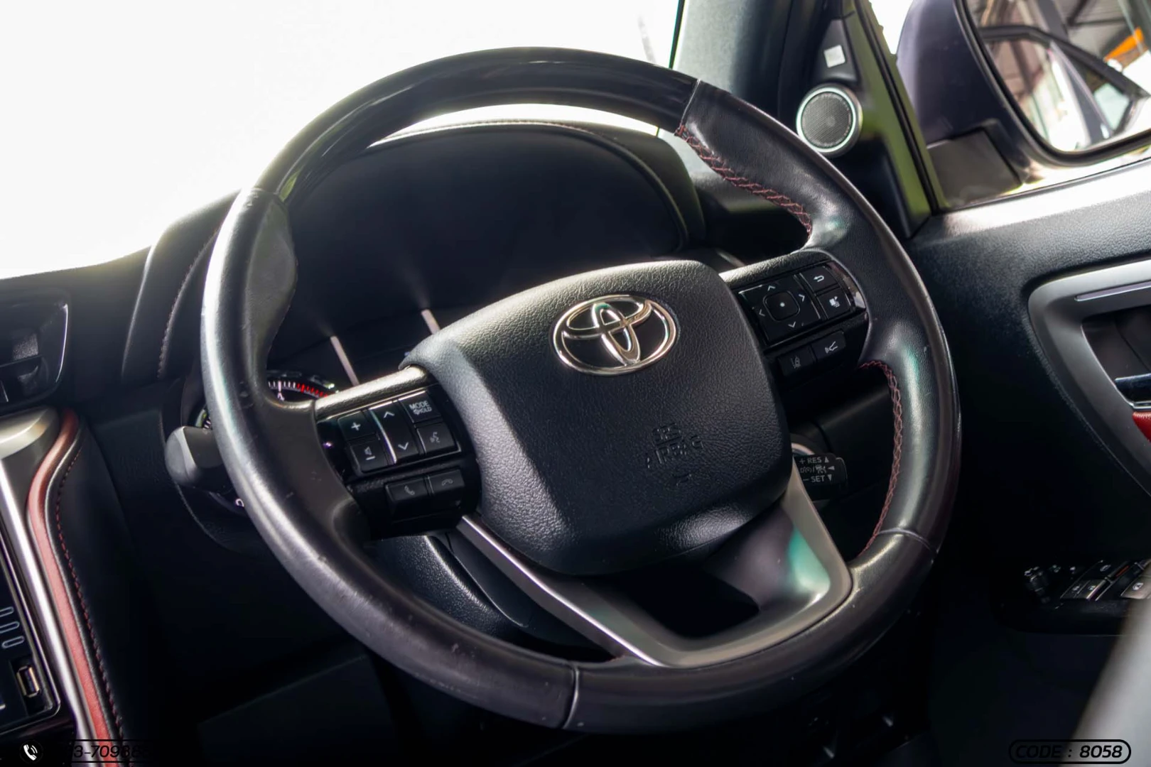 Toyota FORTUNER 2.8 LEGENDER BLACK TOP (MY20) - ภาพย่อที่ 18