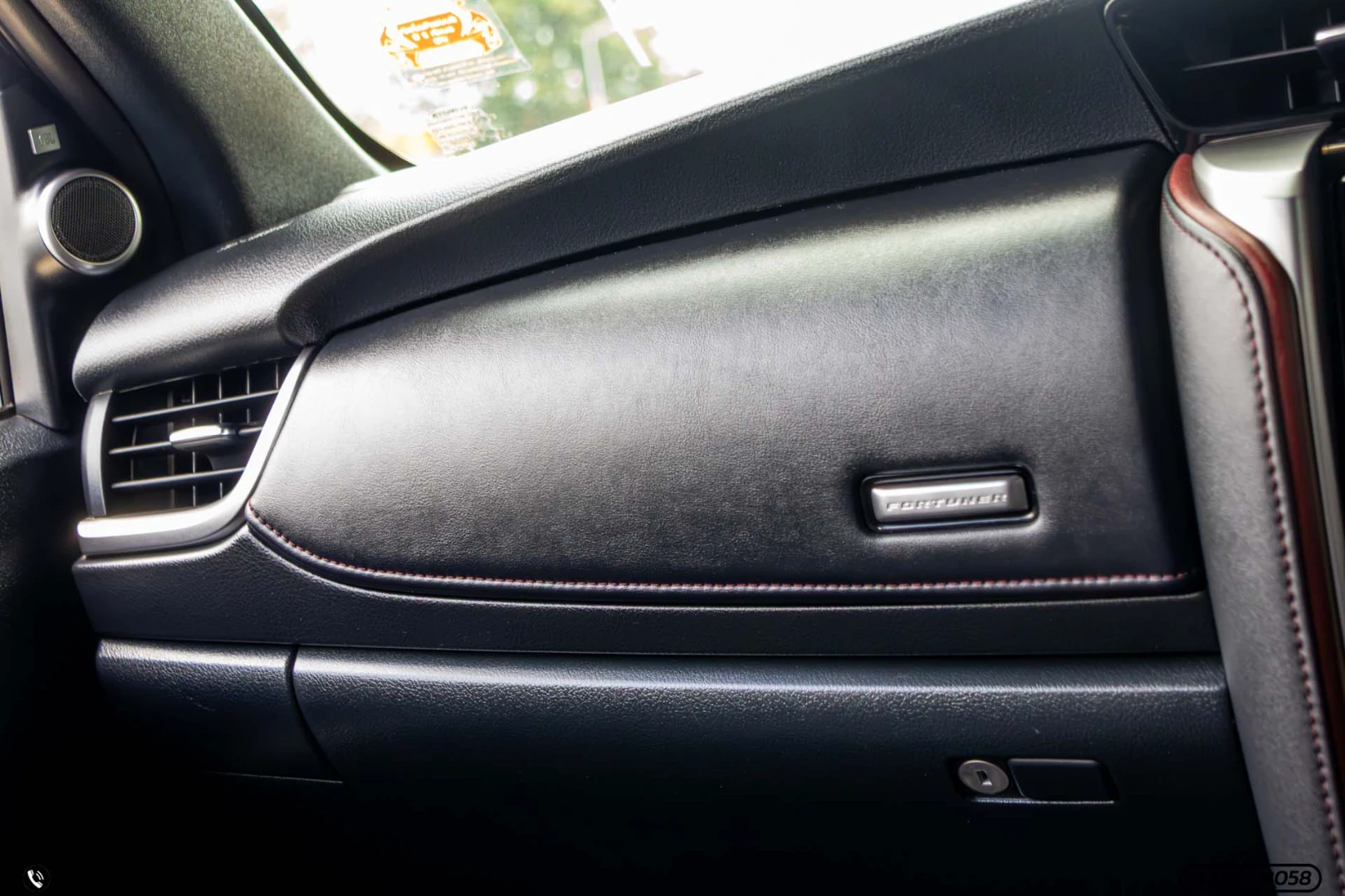 Toyota FORTUNER 2.8 LEGENDER BLACK TOP (MY20) - ภาพย่อที่ 21