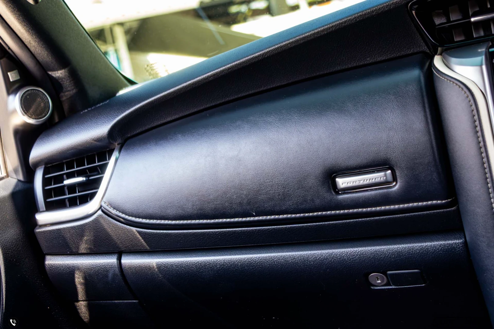 Toyota FORTUNER 2.8 LEGENDER BLACK TOP 4WD (MY20) - ภาพย่อที่ 22