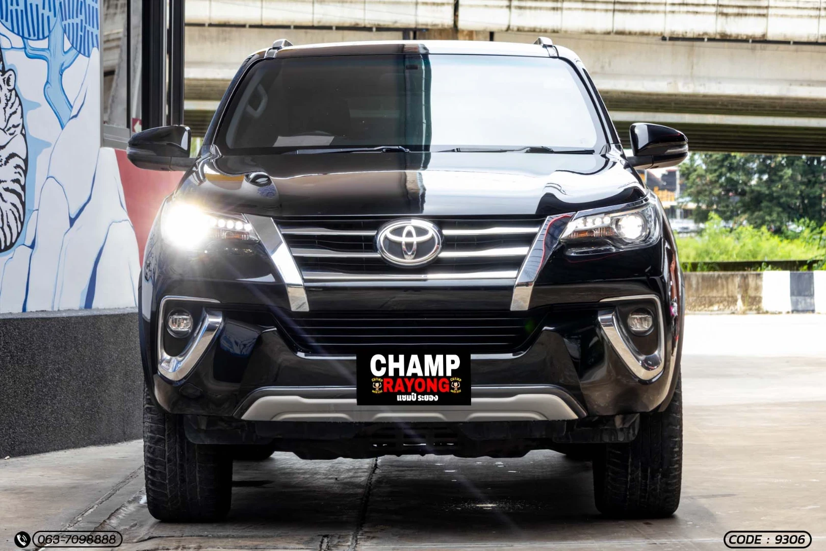 Car image (prefetched)