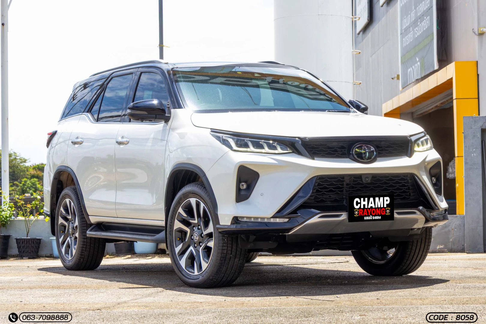 Toyota FORTUNER 2.8 LEGENDER BLACK TOP (MY20) - ภาพย่อที่ 3