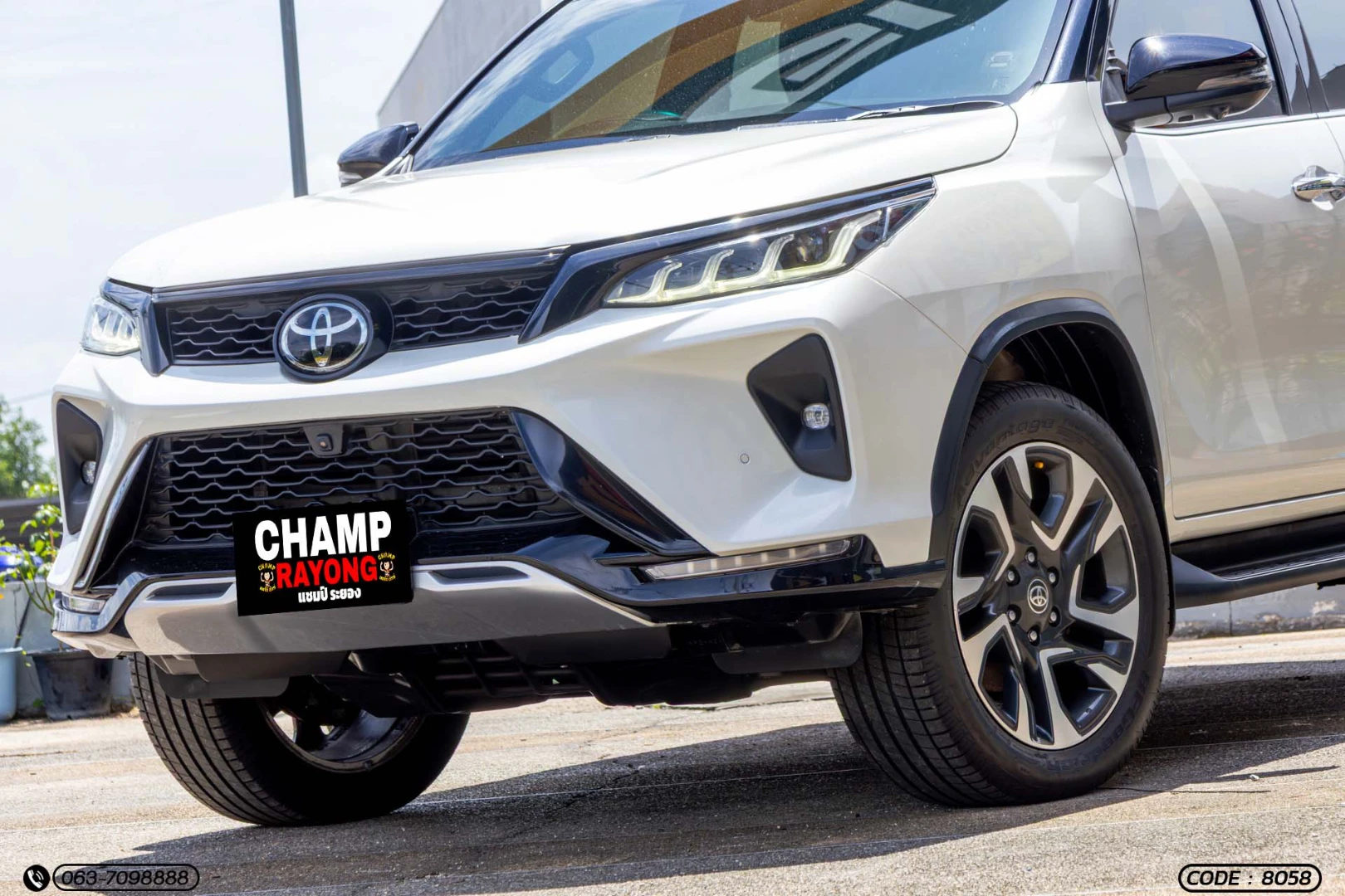 Toyota FORTUNER 2.8 LEGENDER BLACK TOP (MY20) - ภาพย่อที่ 4